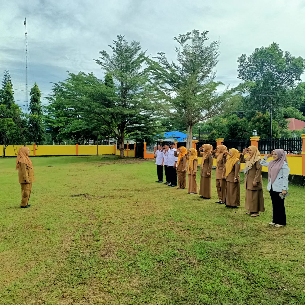 APEL PAGI 8 DESEMBBER 2025 DI KANTOR CAMAT AIRPURA BERJALAN TERTIB