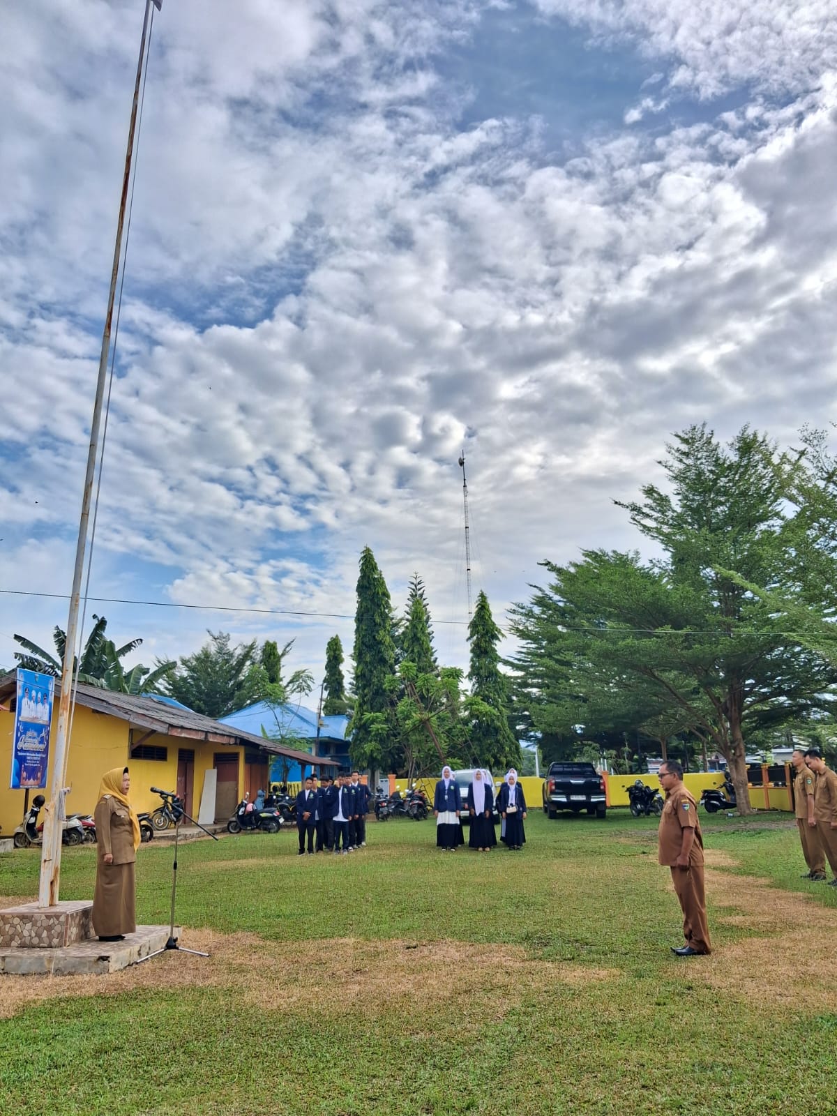 Pemerintah Kecamatan Airpura Laksanakan Apel Pagi Bersama Berbagai Unsur Pemerintahan dan Akademisi