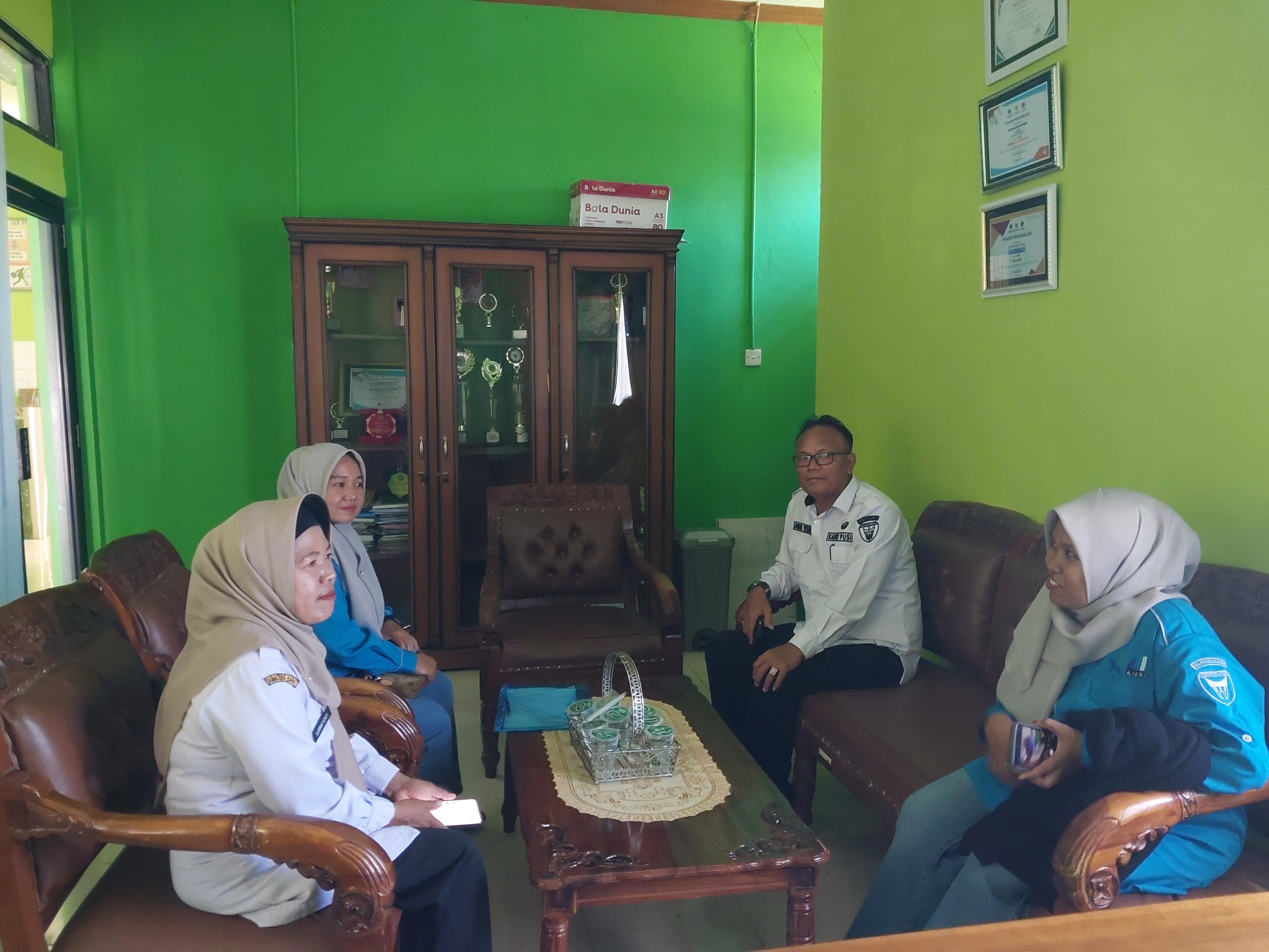 Camat Airpura Terima Kunjungan Dinas Perpustakaan dan Kearsipan Kabupaten Pesisir Selatan