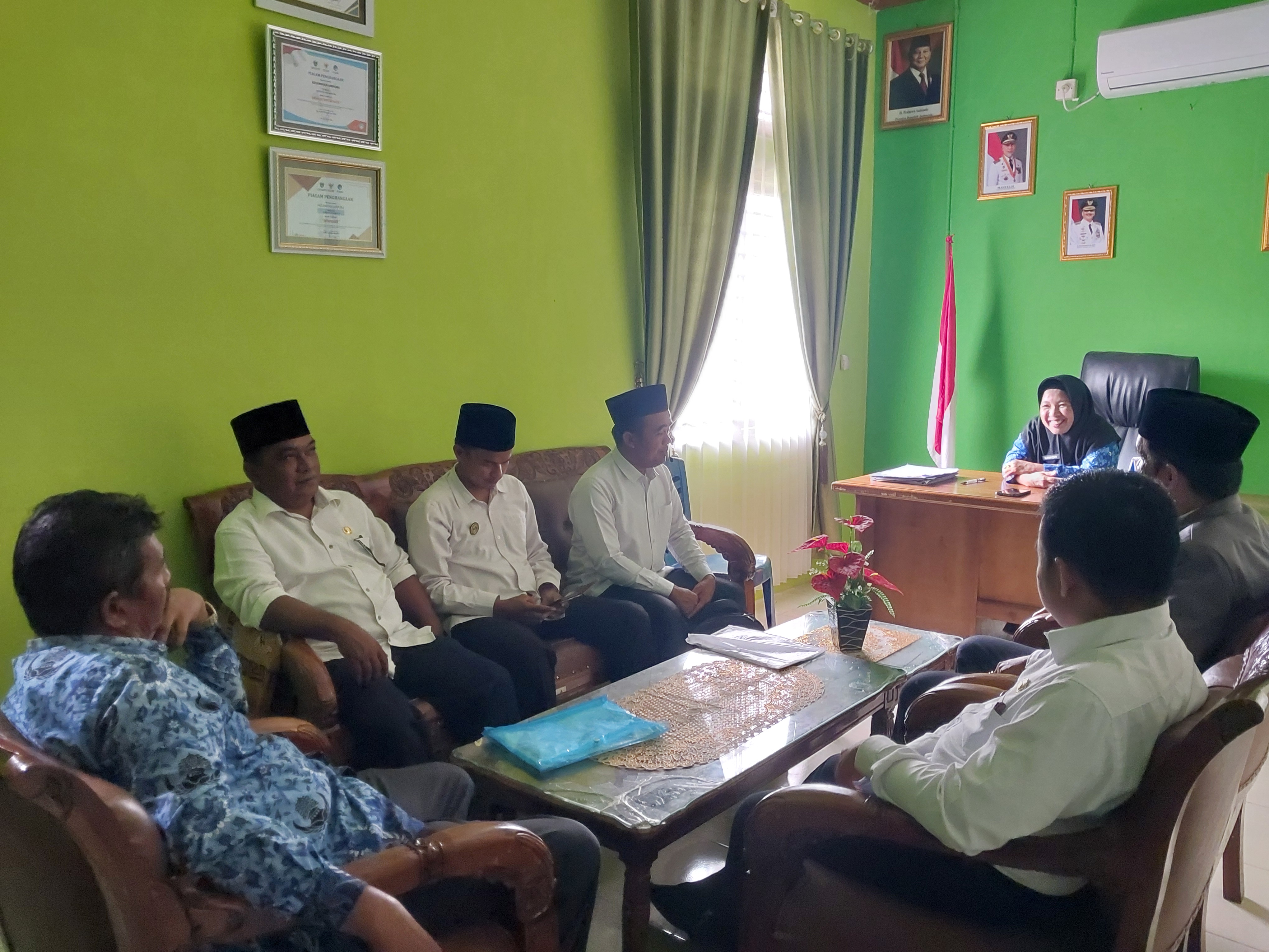 Rapat Koordinasi Camat Airpura dan Sekretaris Kecamatan Airpura bersama KUA Airpura