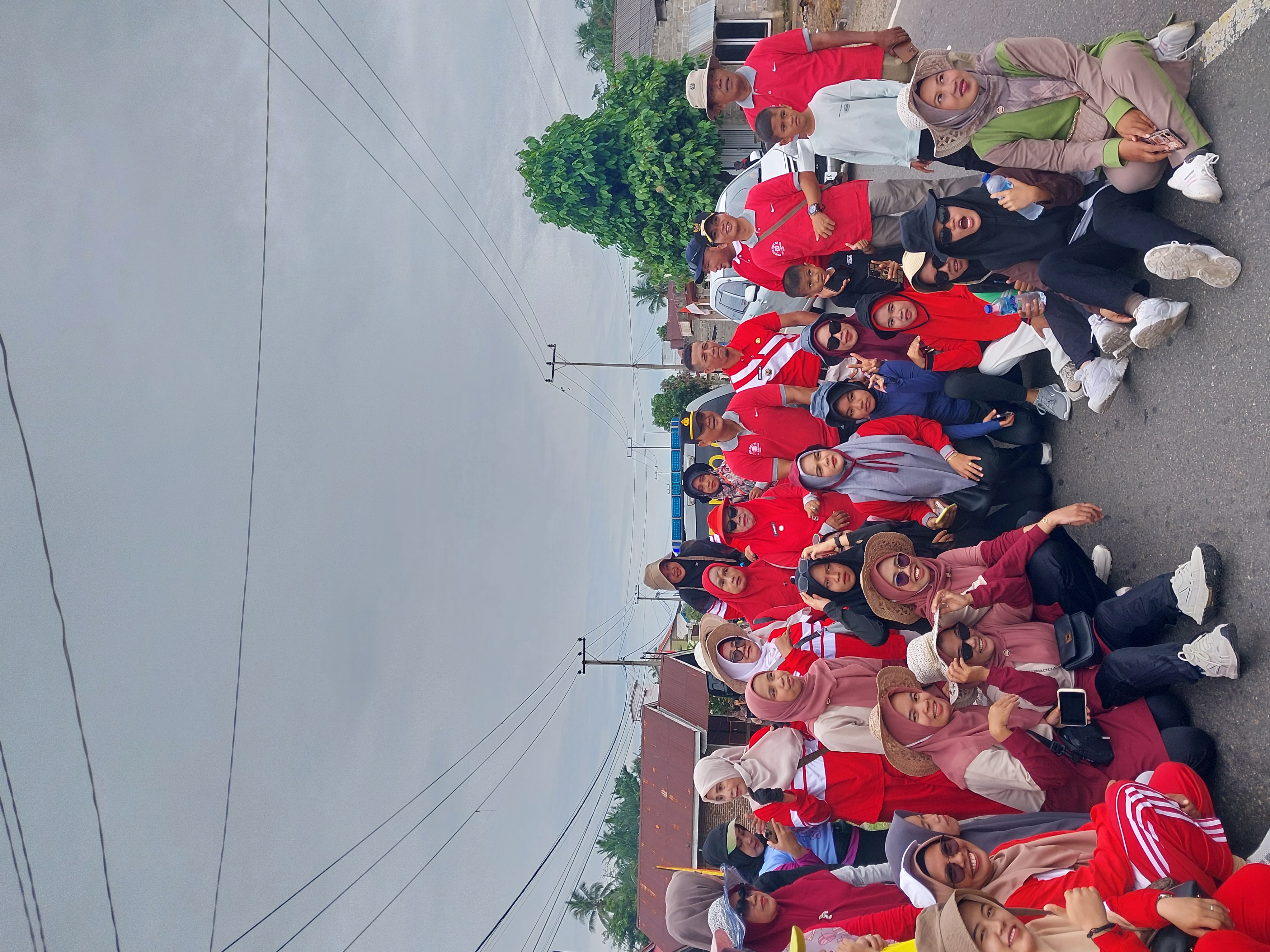 Jalan Santai Di Kecamatan Airpura dalam Rangka Memperingati HUT RI ke 80 Tahun 2025