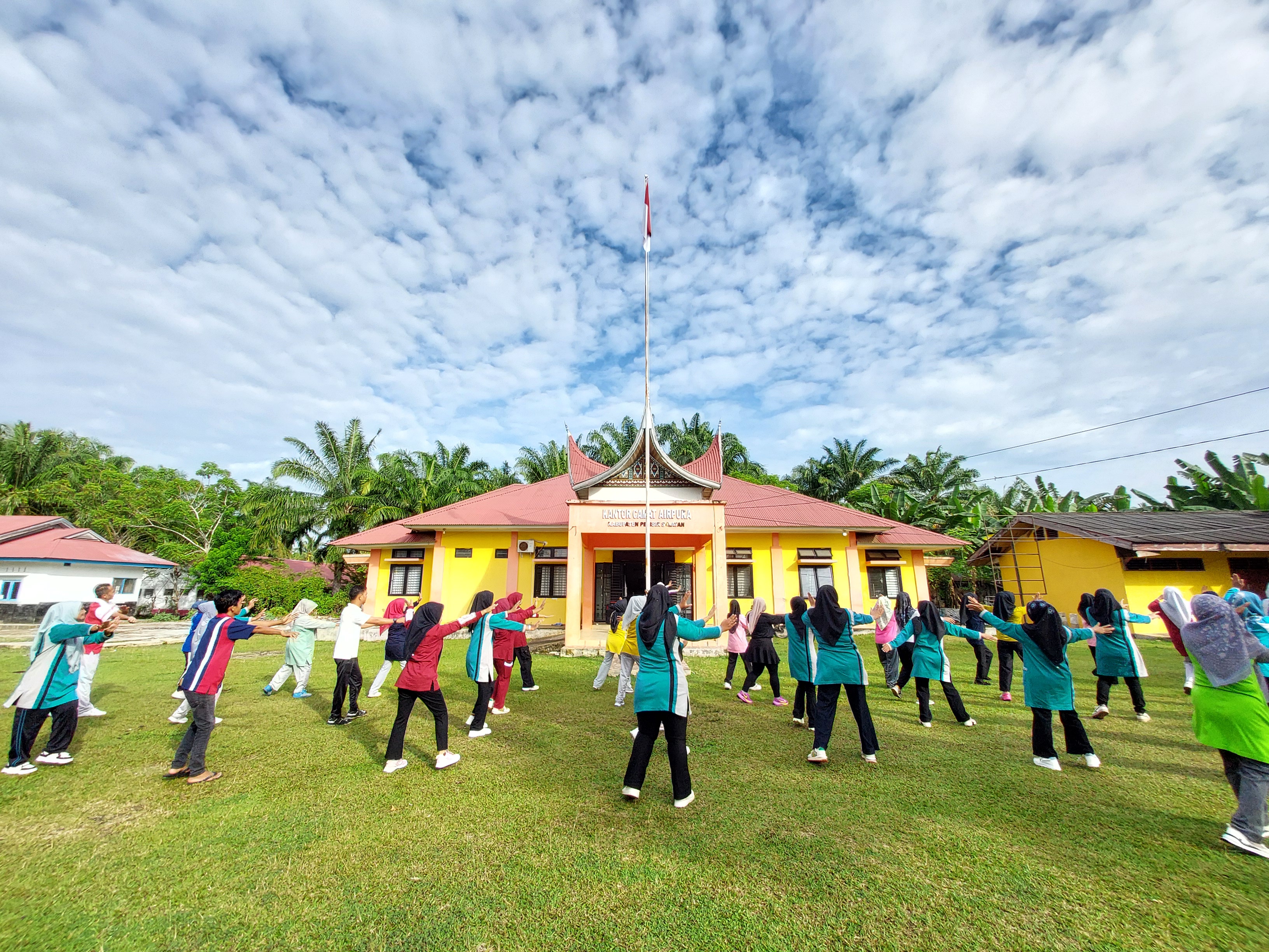 Senam Bersama TP-PKK Kecamatan Airpura dan TP-PKK Nagari se-Kecamatan Airpura, September 2025.