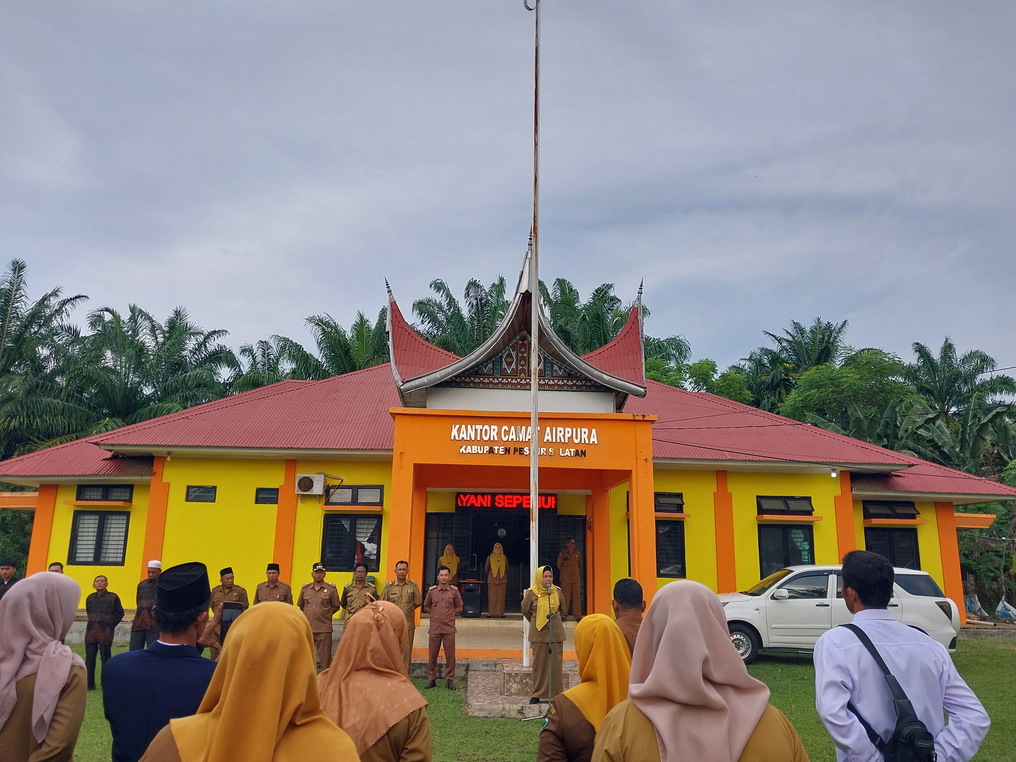 Pemerintah Kecamatan Airpura Laksanakan Apel Pagi Gabungan