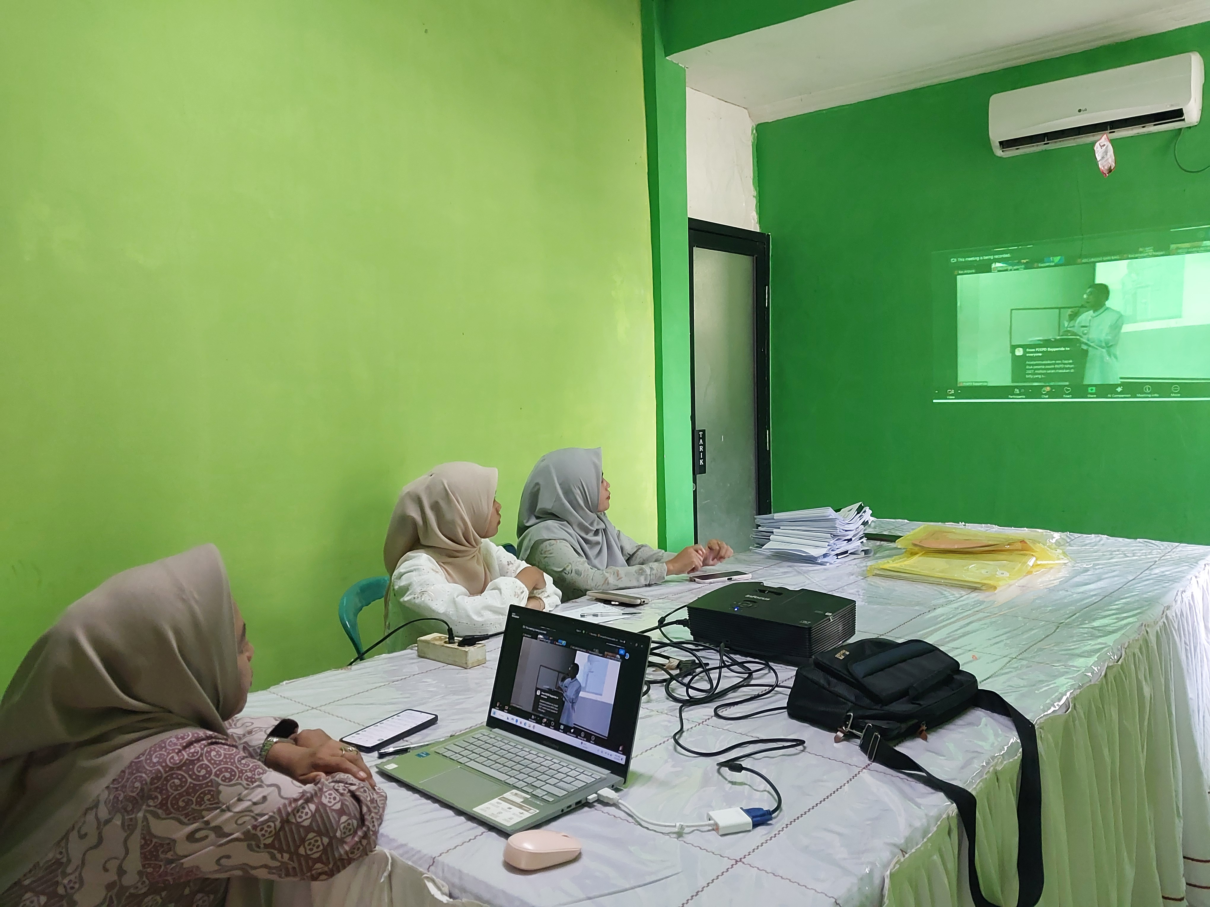 Camat Airpura Ikuti Zoom Meeting Forum Konsultasi Publik