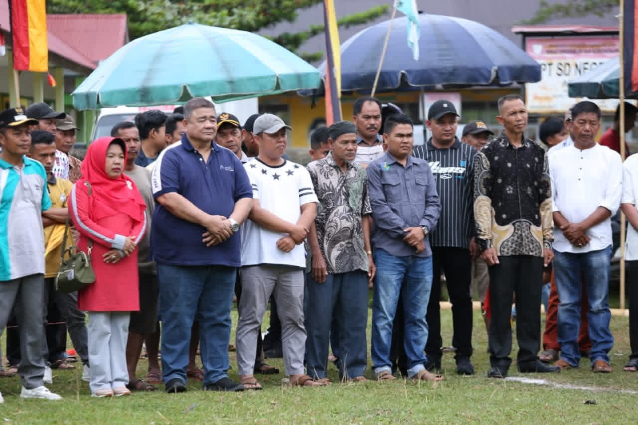 Camat Airpura Hadiri Penutupan Turnamen Mini Soccer Nagari Damar Lapan Batang Inderapura Tahun 2025