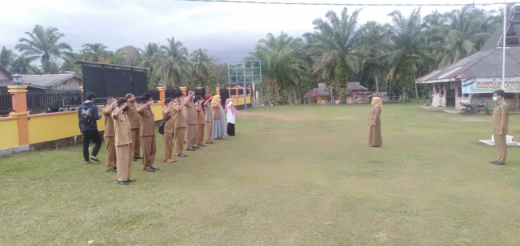 Apel Pagi Gabungan Senin 10 Januari 2022 di Halaman Kantor Camat Airpura