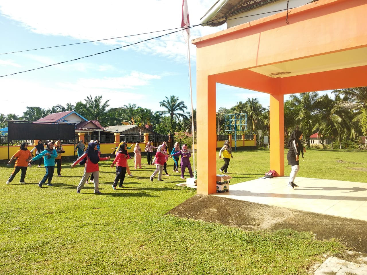 Senam bersama TP.PKK Nagari Tluk Kualo Inderapura dan TP.PKK Kecamatan Airpura