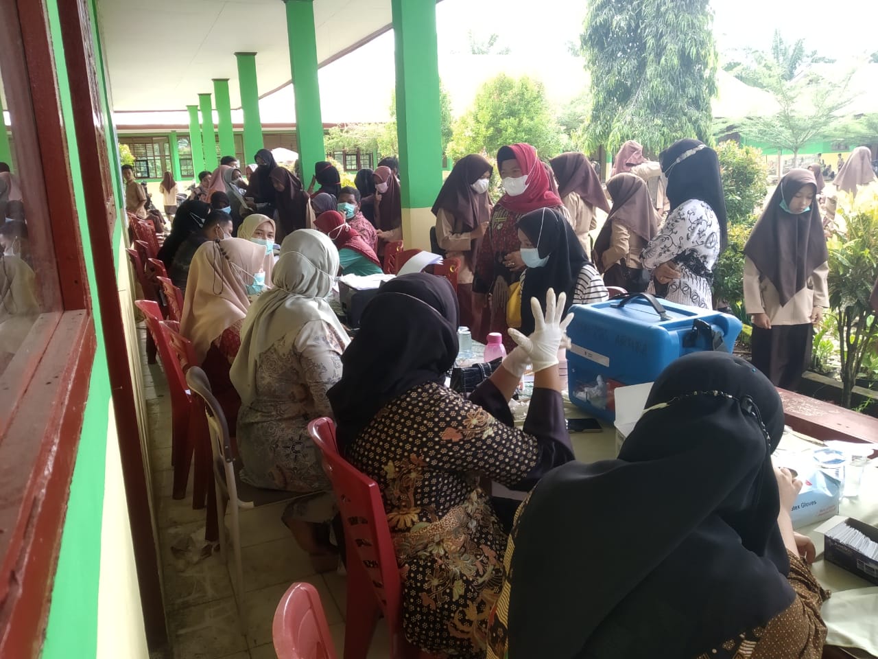 Peninjauan Pelaksanaan Vaksinasi Siswa- siswi SMPN.2 Airpura 