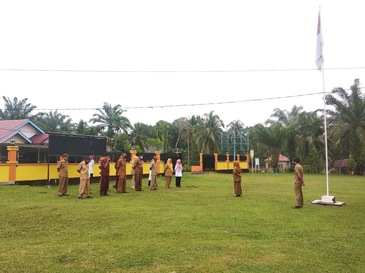 Apel Pagi Gabungan Senin 31 Januari 2022 di Halaman Kantor Camat Airpura