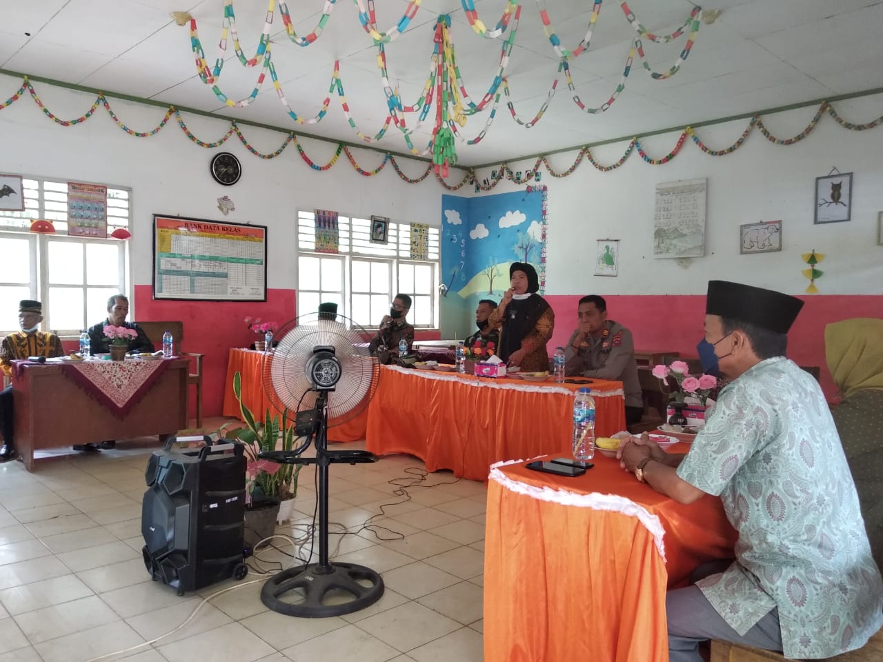 Sosialisasi Vaksinasi Covid-19 di UPT.SDN 10 Nagari Inderapura Timur Kecamatan Airpura