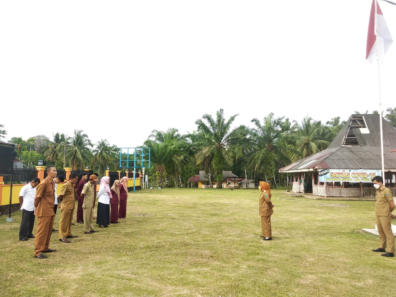  Apel Pagi Gabungan Senin 14 Februari 2022 di Halaman Kantor Camat Airpura