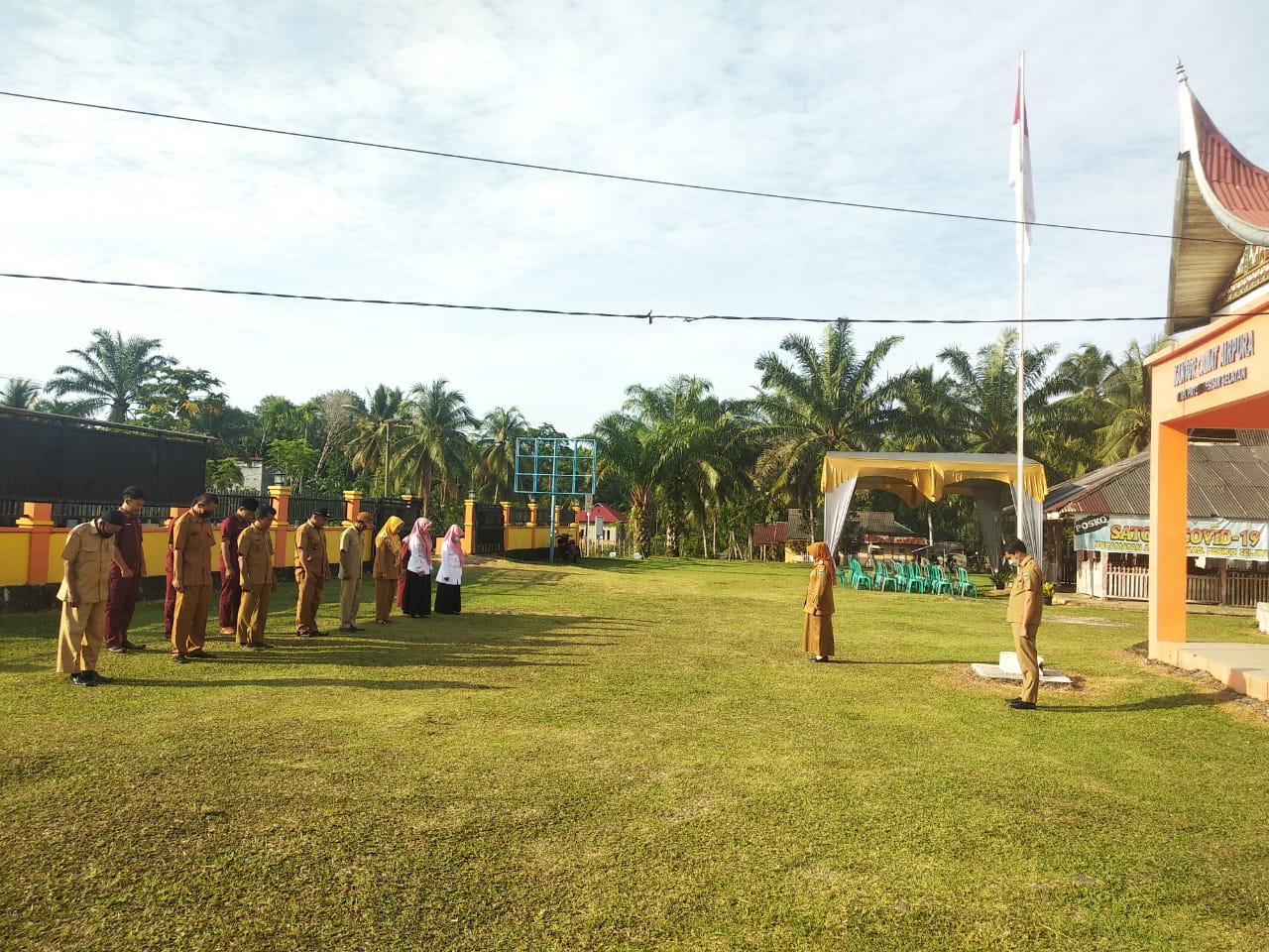 Apel Pagi Gabungan Senin 21 Februari 2022 di Halaman Kantor Camat Airpura