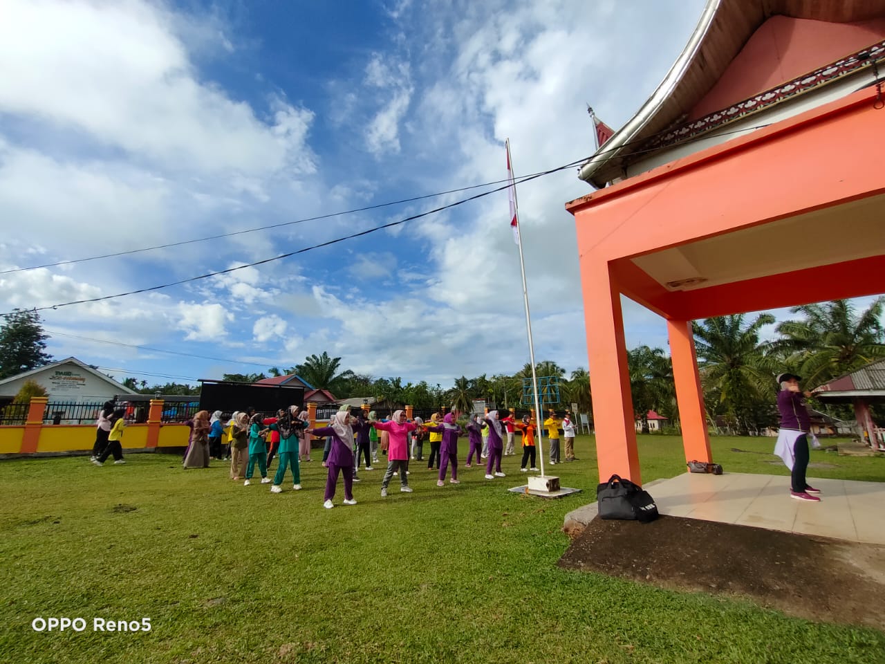 Senam Germas Gabungan di Halaman Kantor Camat Kecamatan Airpura