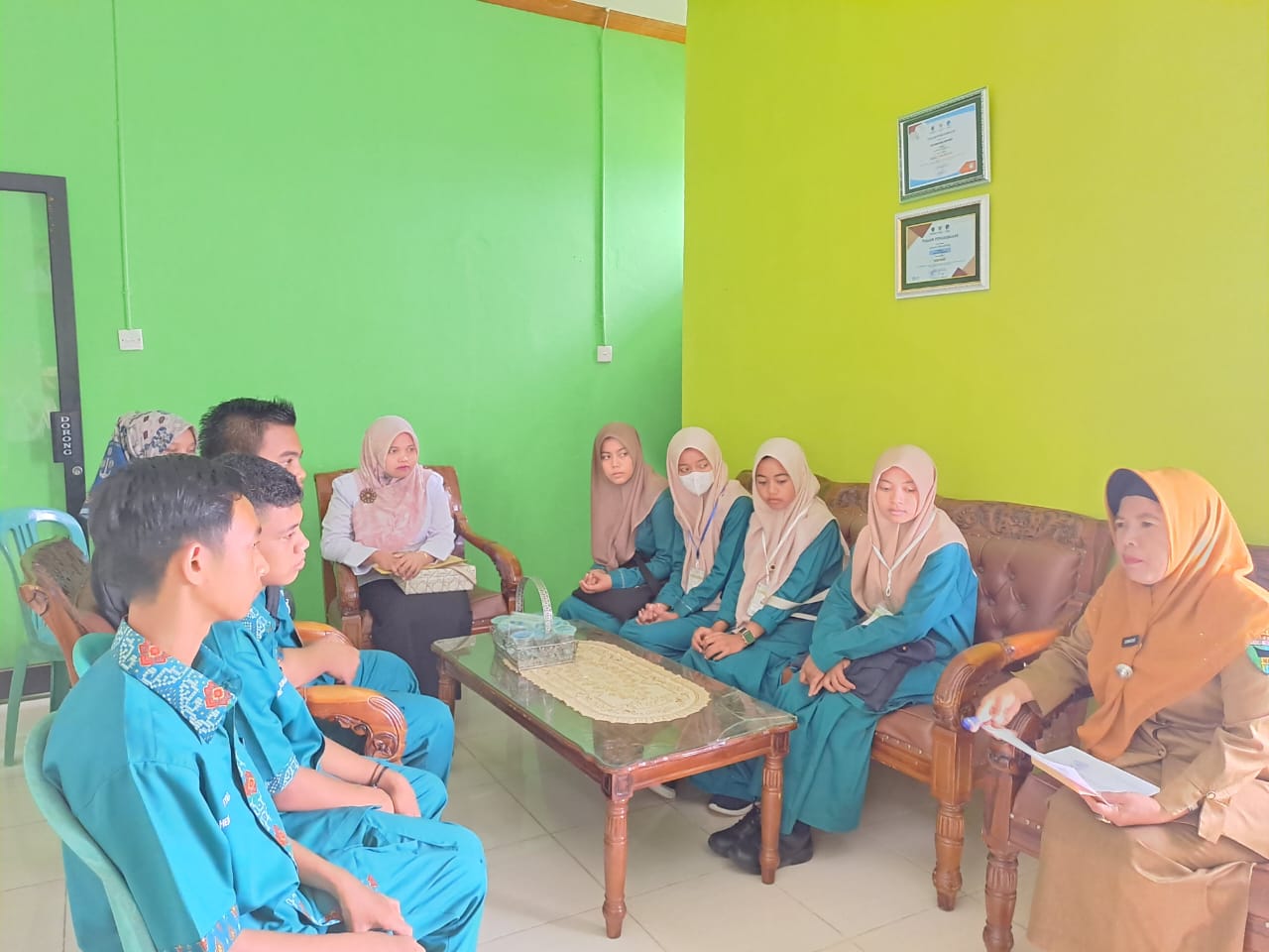 Penerimanaan Siswa Siswi Prakerin SMKN 1 Pancung Soal di Kantor Camat Airpura