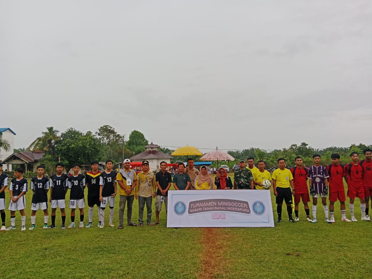 Acara pembukaan Turnamen Mini Soccer Nagari Cup III Nagari Tanah Bakali Inderapura di Lapangan Bola 