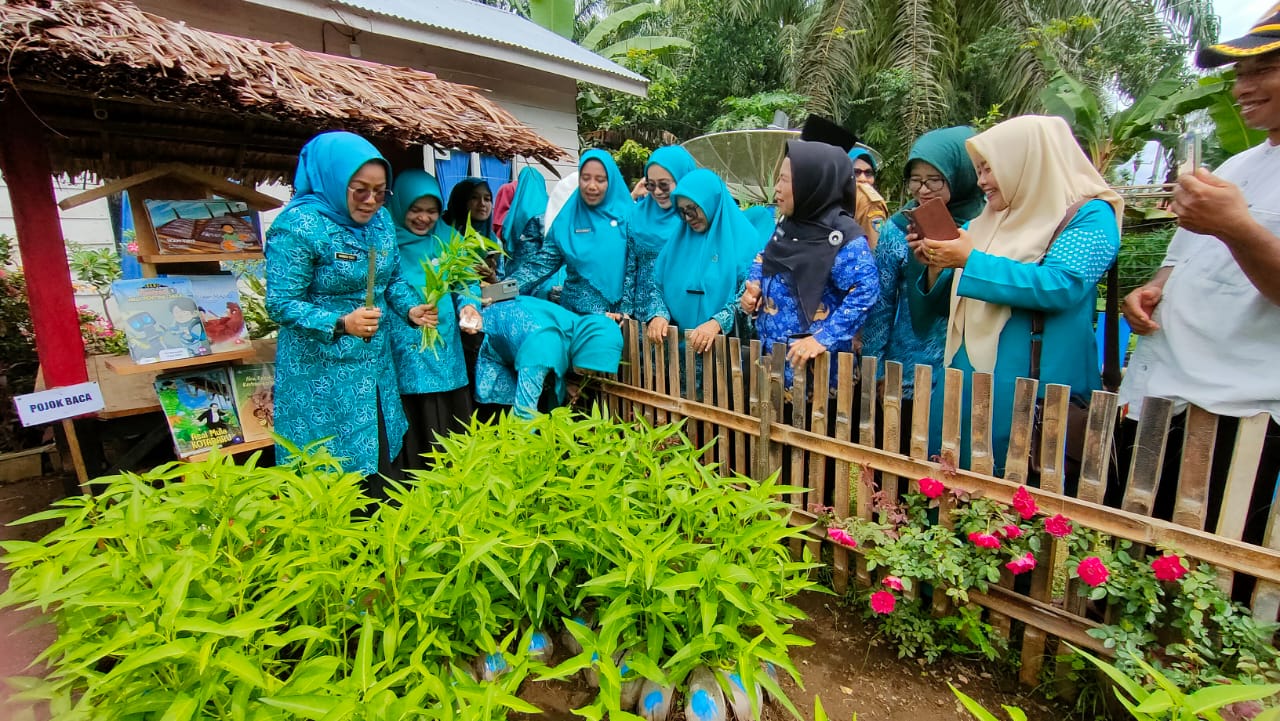 Kunjungan Lapangan Penilaian Lomba Dasawisma Tingkat Kabupaten Pesisir Selatan Tahun 2025 di Nagari 