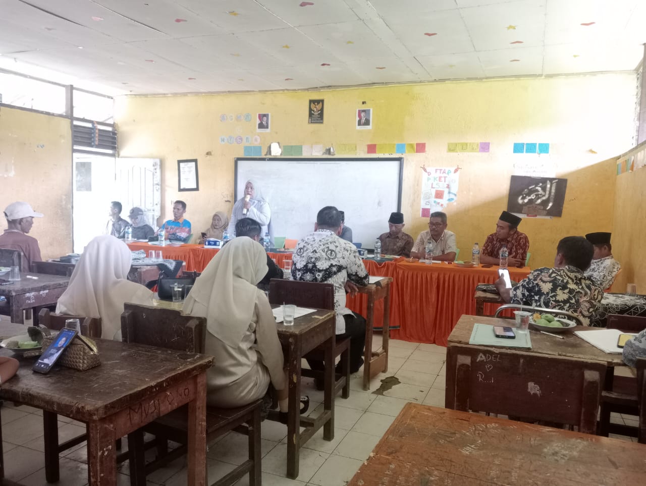 Sekretaris Kecamatan Airpura Hadiri Serah Terima Jabatan Kepala Sekolah MTsS Teladan Nagari Lalang P
