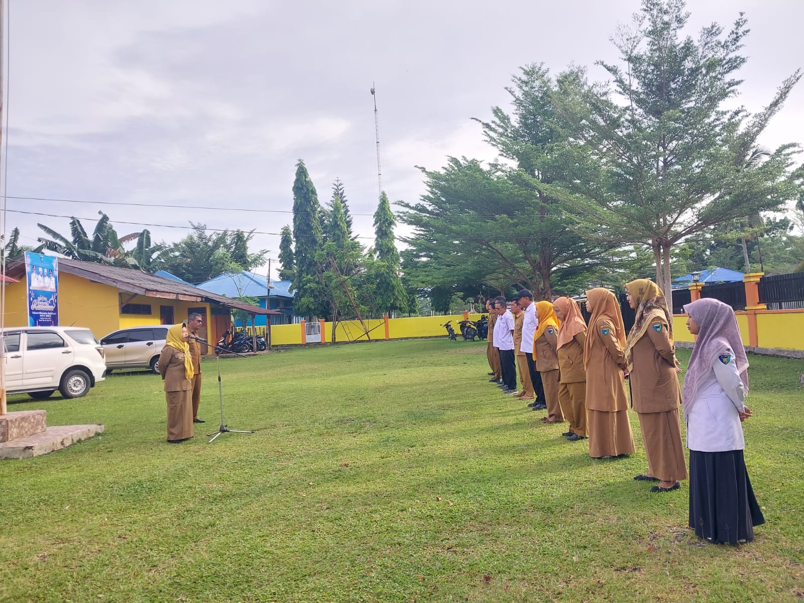Pemerintah Kecamatan Airpura Gelar Apel Pagi, Tekankan Peningkatan Disiplin di Bulan Ramadhan