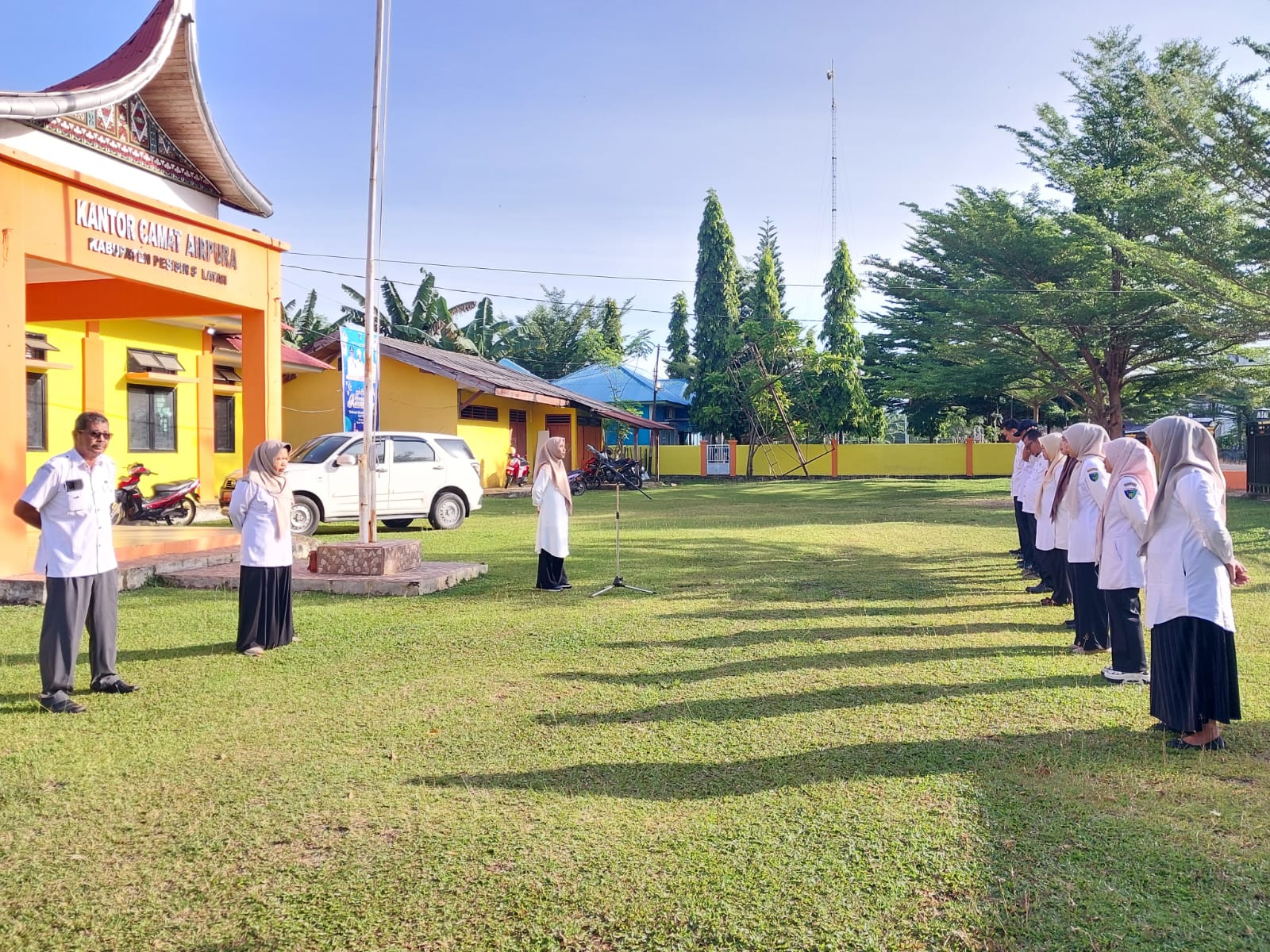Pemerintah Kecamatan Airpura Laksanakan Apel Pagi Rutin
