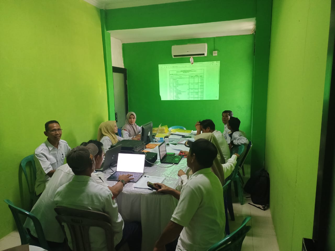 Lanjutan Evaluasi APB Nagari Tahun 2026 Dilaksanakan di Kantor Camat Airpura