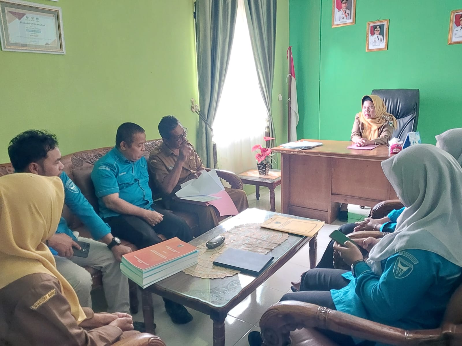 Pemerintah Kecamatan Airpura Terima Kunjungan Dinas Kearsipan dan Perpustakaan Kabupaten Pesisir Sel