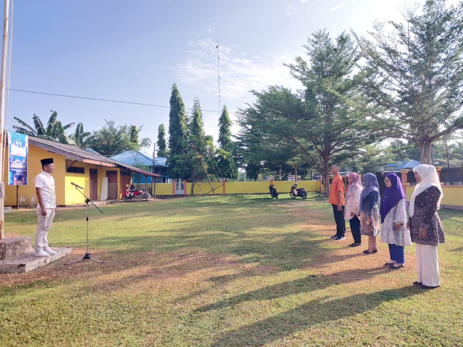 Apel Pagi Pegawai Kantor Camat Airpura, Pembina Apel Sampaikan Pesan Menjelang Libur Lebaran